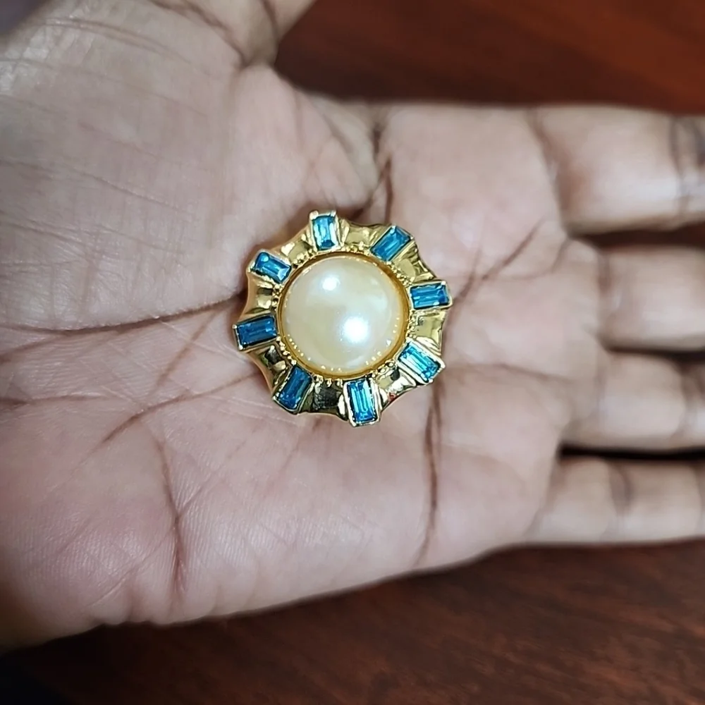 Vintage Ivana Trump Pearl/Turquoise Clip on Earrings